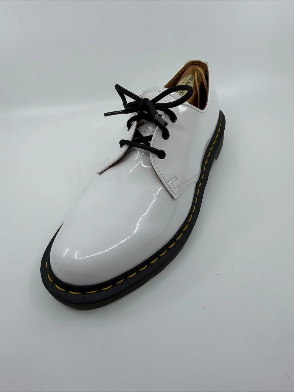 Dr. Martens 1461 Oxford shoes featuring a white patent leather upper SZ 10